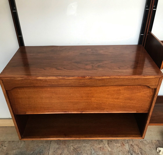 Image 1 of Étagère murale en noyer attribuée à Gianfranco Frattini.