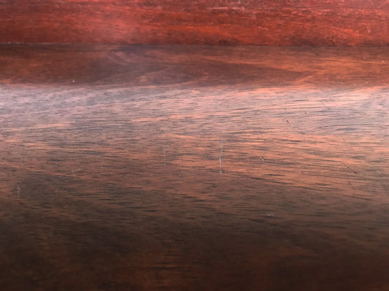 Image 1 of Étagère murale en noyer attribuée à Gianfranco Frattini.