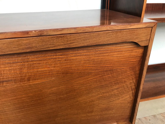 Image 1 of Étagère murale en noyer attribuée à Gianfranco Frattini.