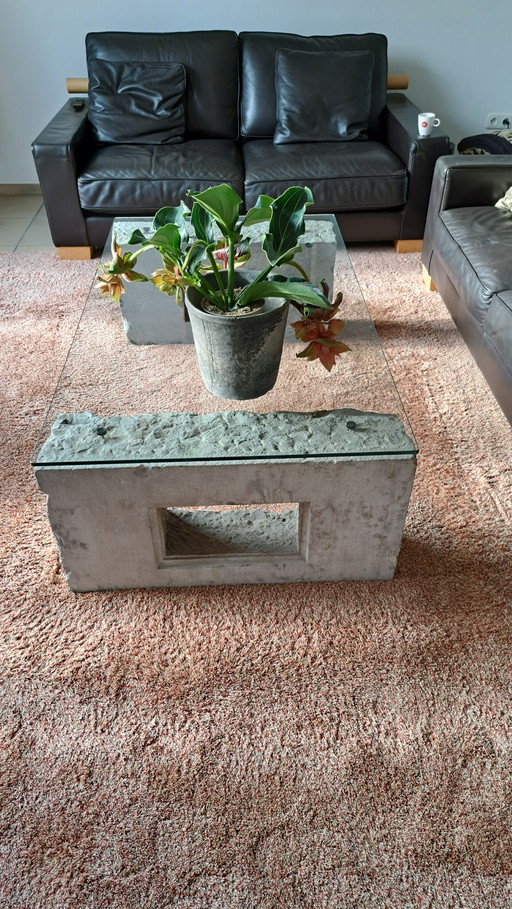 Table basse en verre avec piètement en pierre bleue de Limburg