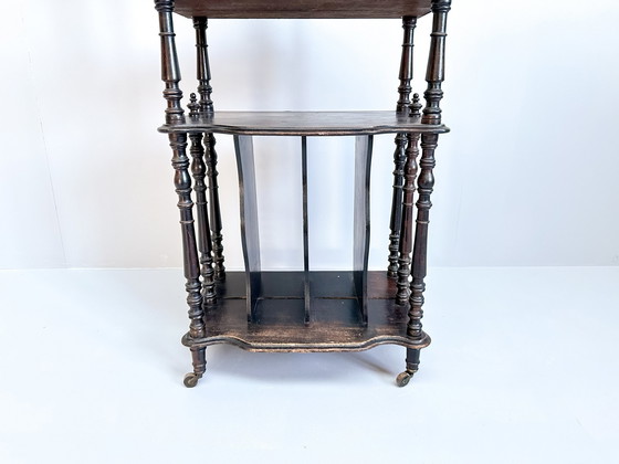 Image 1 of Etagère vintage en bois sur roulettes, pupitre à musique, etc.