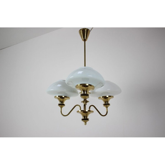 Image 1 of Lustre vintage en laiton et verre, Tchécoslovaquie 1970