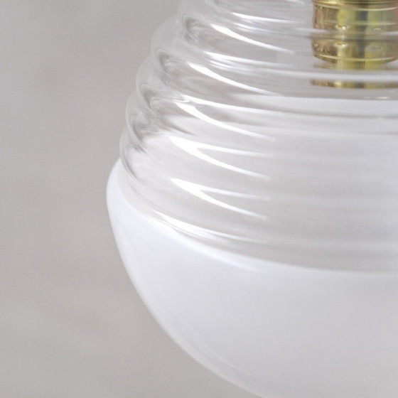 Lampe suspendue vintage en verre bicolore et laiton, France 1950 – Suspensions, Brass, Glass (photo 6 of 7)