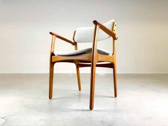 Image 1 of 4Par set Midcentury chaises avec accoudoirs O.D. Møbler Erik Buch chaise teck