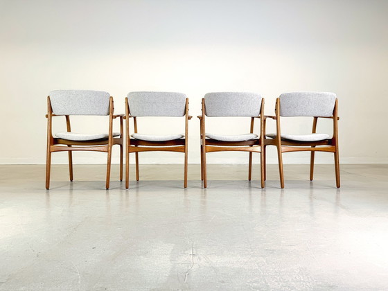 Image 1 of 4Par set Midcentury chaises avec accoudoirs O.D. Møbler Erik Buch chaise teck