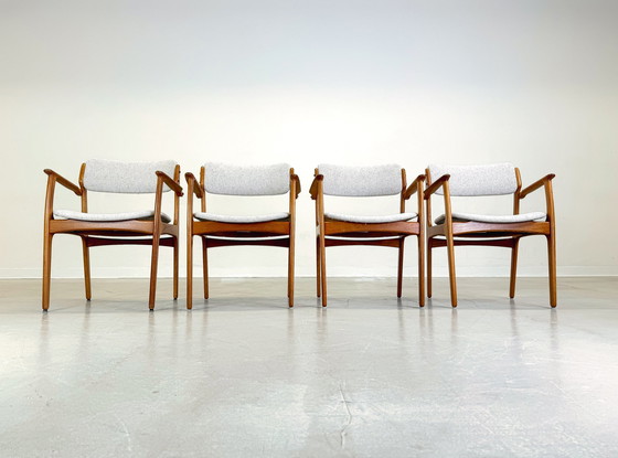 Image 1 of 4Par set Midcentury chaises avec accoudoirs O.D. Møbler Erik Buch chaise teck