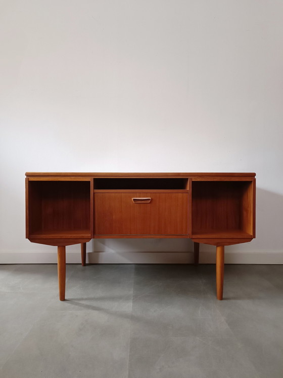 Image 1 of Bureau autoportant vintage danois par J. Svenstrup