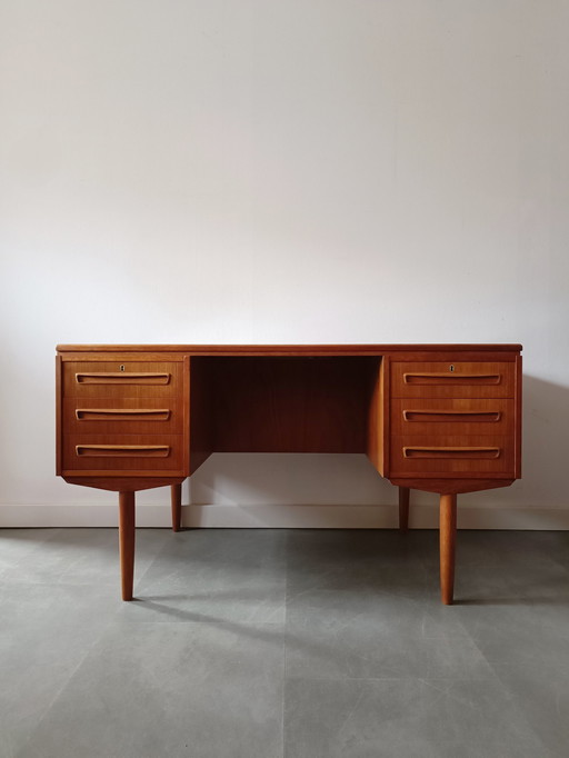 Bureau autoportant vintage danois par J. Svenstrup