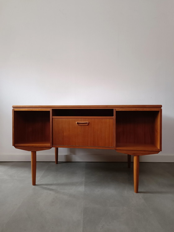 Image 1 of Bureau autoportant vintage danois par J. Svenstrup