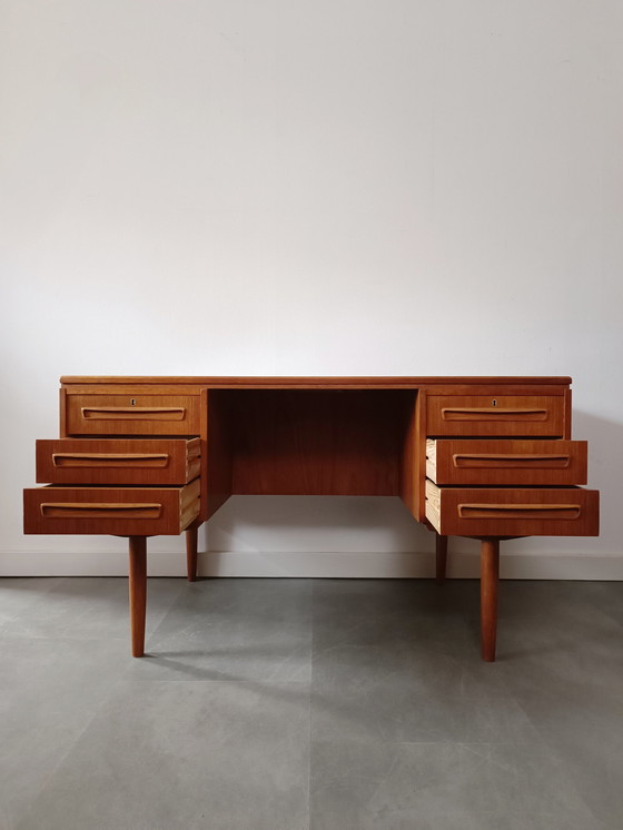 Image 1 of Bureau autoportant vintage danois par J. Svenstrup