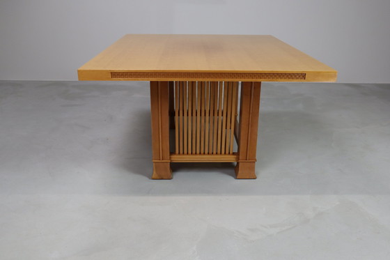 Image 1 of Table de salle à manger Husser 615 par Frank Lloyd Wright Produit par Cassina