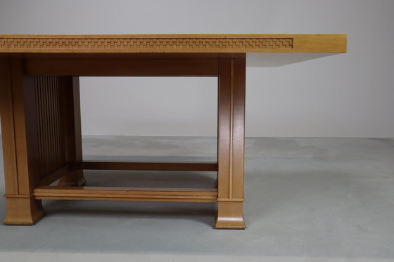 Image 1 of Table de salle à manger Husser 615 par Frank Lloyd Wright Produit par Cassina