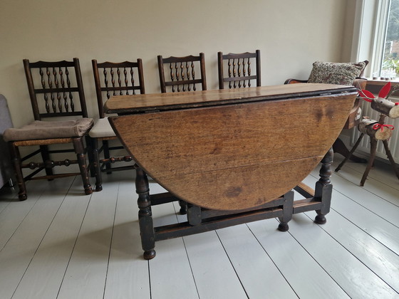 Image 1 of Table à manger antique Hangoor