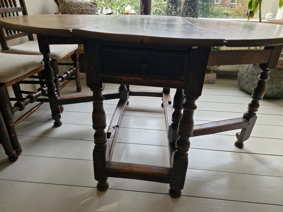 Image 1 of Table à manger antique Hangoor