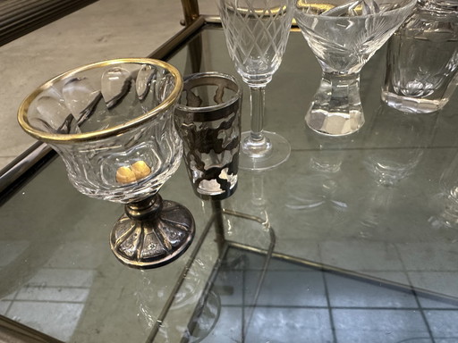 Petit Lot Prestige De 2 Petites Carafes Et 11 Verres À Liqueur - Cristal. 1920