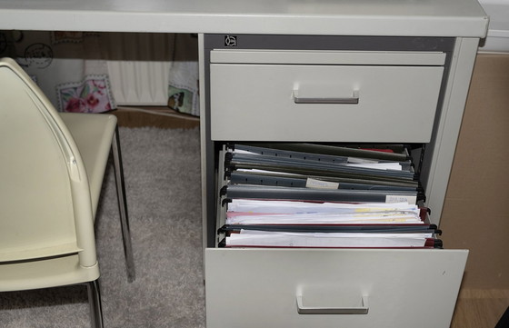 Image 1 of Bureau Gispen gris