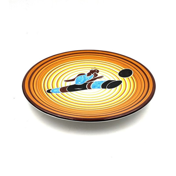 Image 1 of Assiette vintage futuriste "Joueur de football" par Dante Baldelli pour Fictilia, Italie 1971