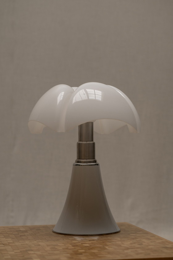 Image 1 of Lampe à poser Pipistrello par Gae Aulenti