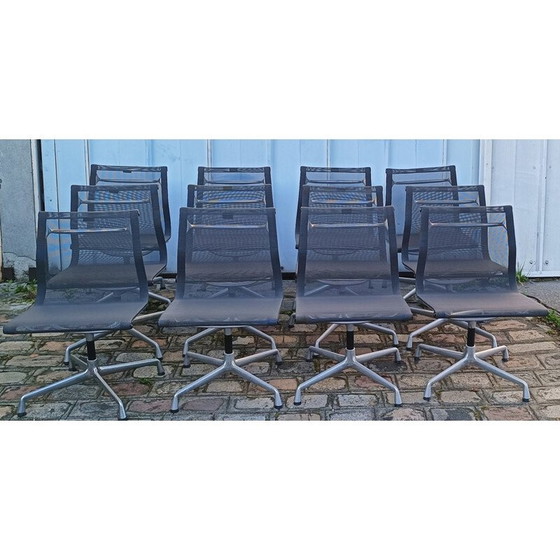 Image 1 of Ensemble de 12 chaises vintage en aluminium Ea105 par Charles & Ray Eames pour Vitra