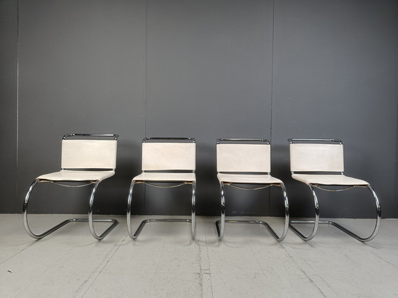 Image 1 of Ensemble de 4 chaises de salle à manger par Mies Van Der Rohe pour Knoll International, 1970S