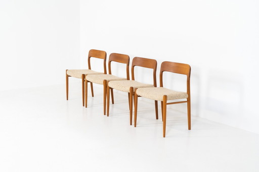 Ensemble de 4 chaises de salle à manger "Model 75" par Niels Otto Møller pour J.L. Møller (Danemark, années 1960).