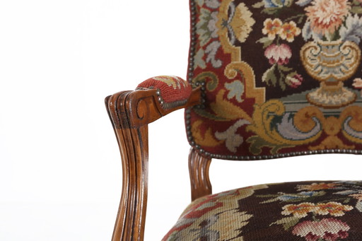 Fauteuil français Louis Xv brodé et sculpté