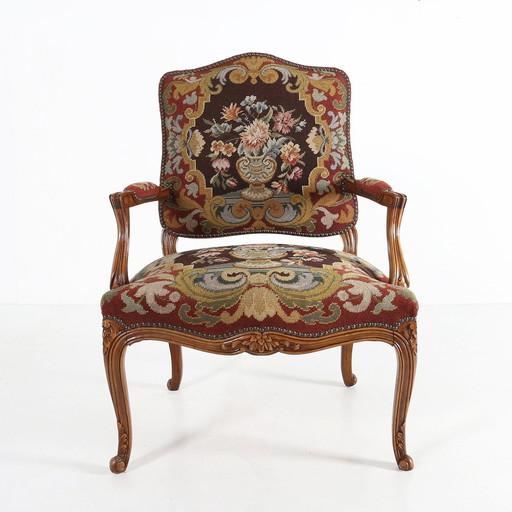 Fauteuil français Louis Xv brodé et sculpté