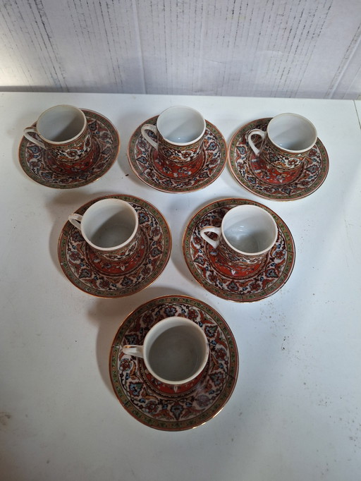 6 tasses à café en porcelaine avec soucoupes