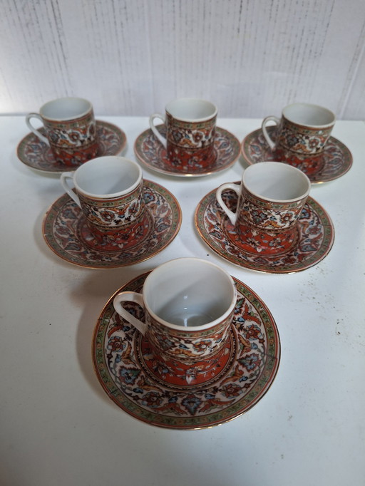 6 tasses à café en porcelaine avec soucoupes