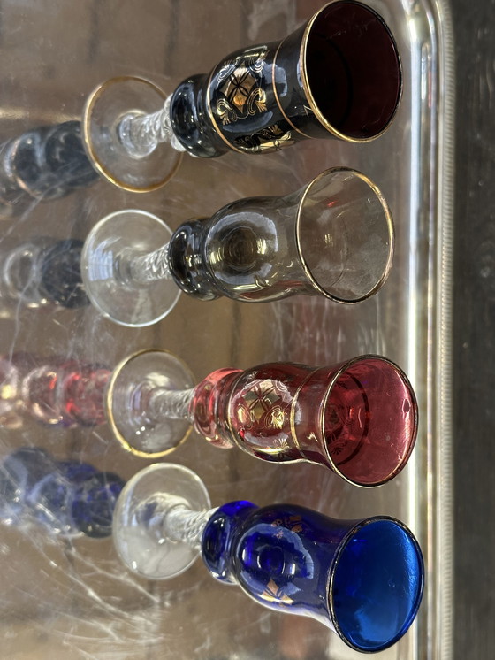 Image 1 of 4 Verres Anciens Sur Pieds À Liqueur 