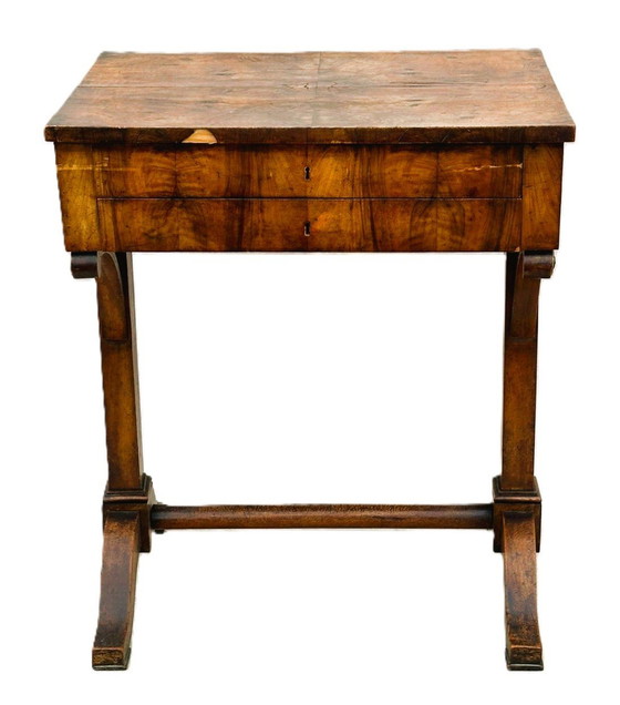 Image 1 of Petit Bureau