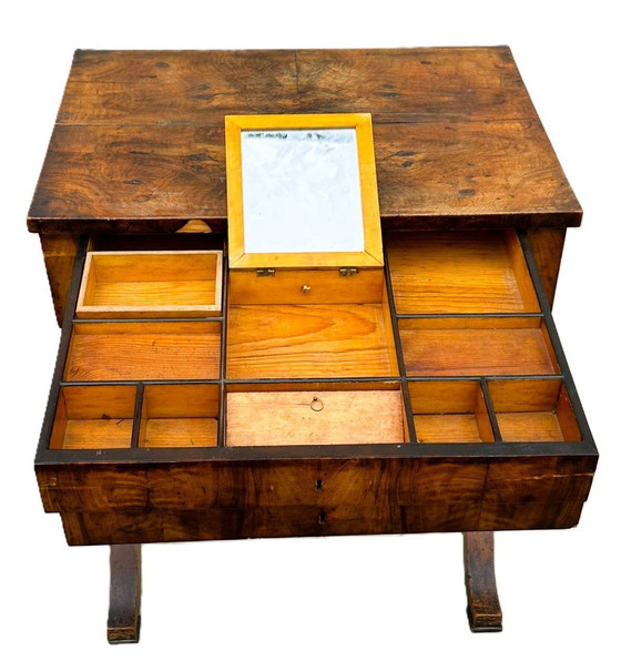 Image 1 of Petit Bureau