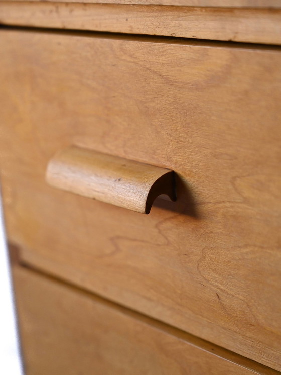 Image 1 of Commode en bouleau suédois des années 1960 avec poignées incurvées