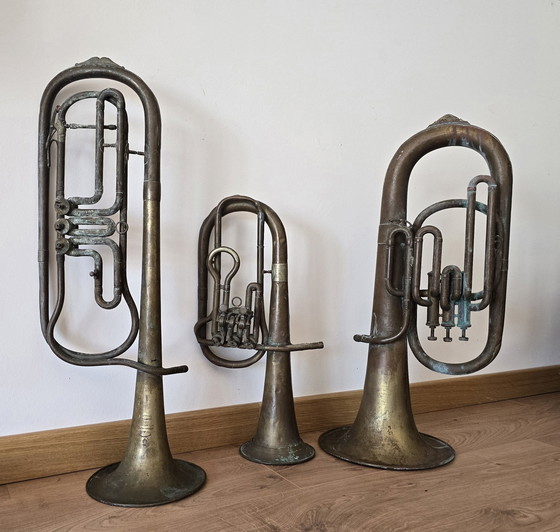 Image 1 of Ensemble vintage de trois trompettes en cuivre des années 1940 - Collection d'instruments de musique anciens