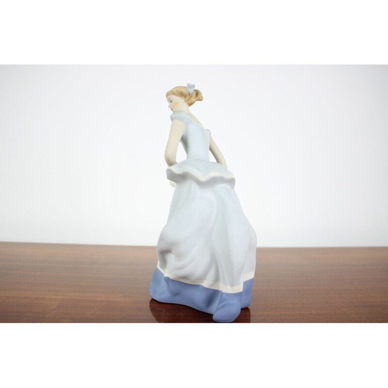 Image 1 of Statue de femme en porcelaine Royal Dux, 1960