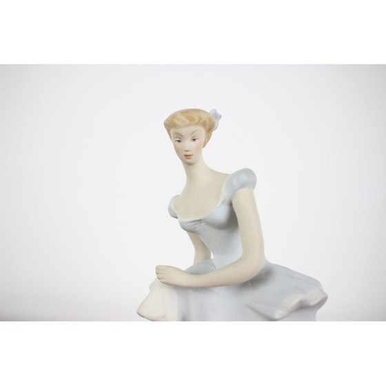Image 1 of Statue de femme en porcelaine Royal Dux, 1960