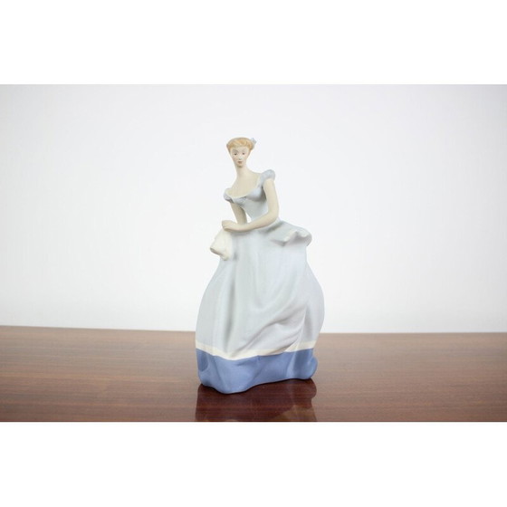 Image 1 of Statue de femme en porcelaine Royal Dux, 1960