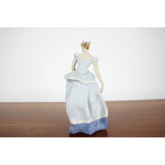 Image 1 of Statue de femme en porcelaine Royal Dux, 1960