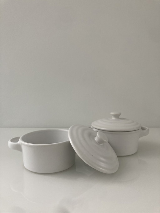 Set de deux pots Crocq en porcelaine blanc mat, marque Olympia