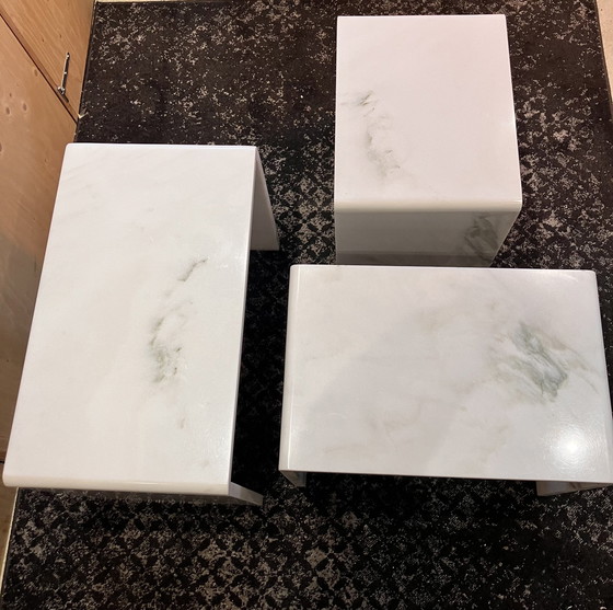 Image 1 of Ensemble de 3 tables en marbre de Carrera