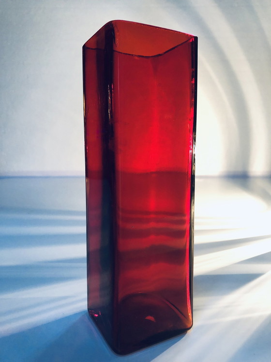 Image 1 of Vase  Vintage • Verre Rouge • 1970