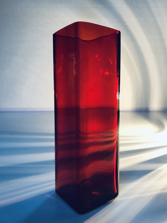 Image 1 of Vase  Vintage • Verre Rouge • 1970