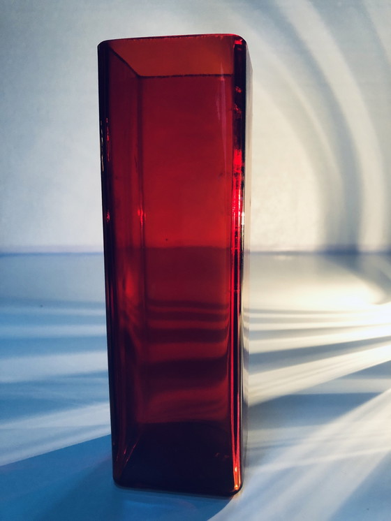 Image 1 of Vase  Vintage • Verre Rouge • 1970