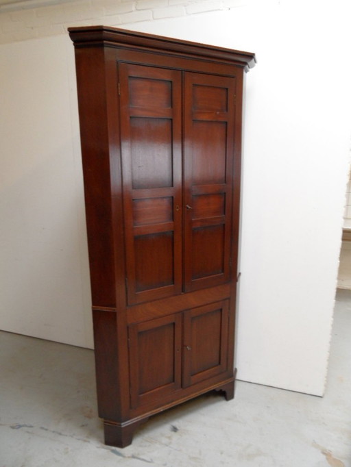 Armoire d'angle ancienne en acajou