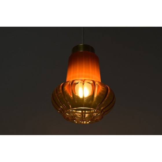 Image 1 of Lampe suspendue en verre et laiton du milieu du siècle, Tchécoslovaquie, années 1960