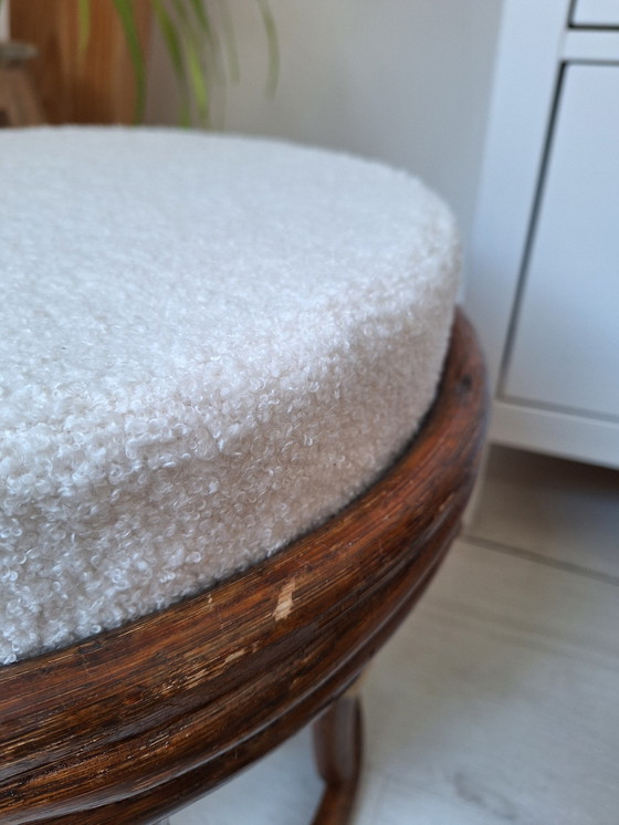 Image 1 of Pouf En Rotin Et Tissu Bouclette