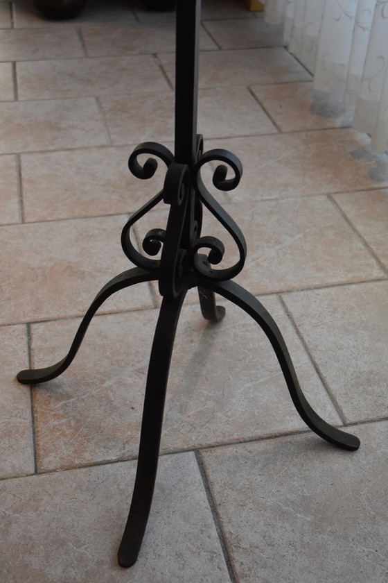 Image 1 of Chandelier d'église en fonte Estimé à 1900 - 21 bougies