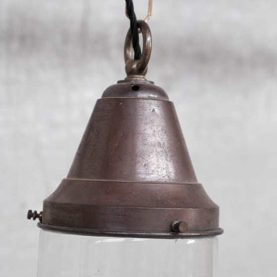Image 1 of Paire de lampes suspendues industrielles en laiton et verre transparent, années 1930