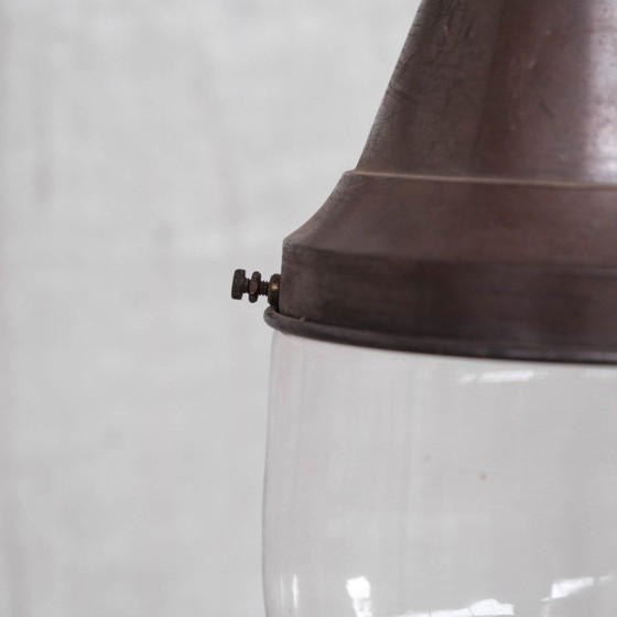 Image 1 of Paire de lampes suspendues industrielles en laiton et verre transparent, années 1930