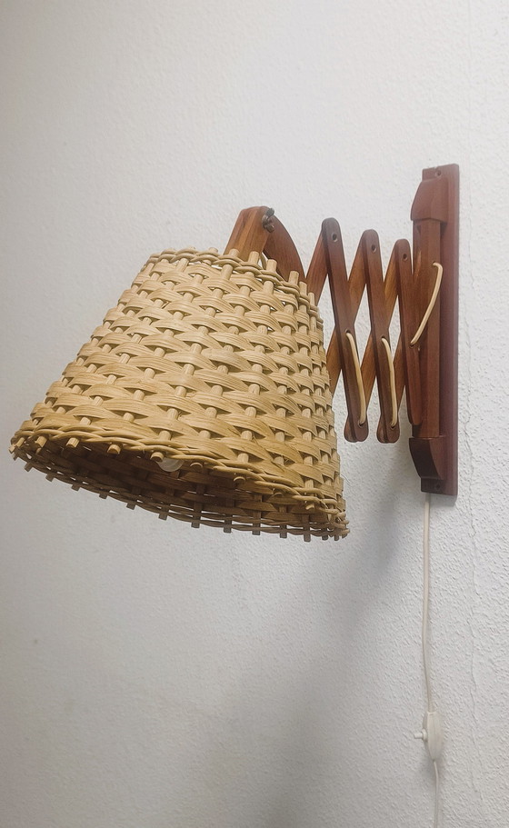 Image 1 of Lampe à ciseaux des années 50 en teck avec abat-jour en rotin